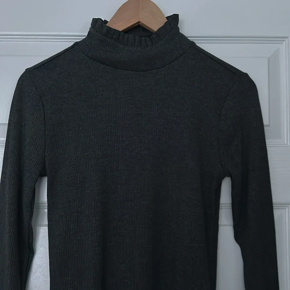 NWT J. Crew Vintage Rib Ruffle Mockneck T-shirt Dark Grey Small